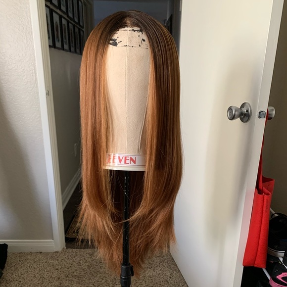 Lace front wig with melted hairline - Picture 2 of 10